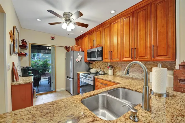 $249,900 | 860 Southeast 6th Avenue, Unit 402, Deerfield Beach, FL 33441