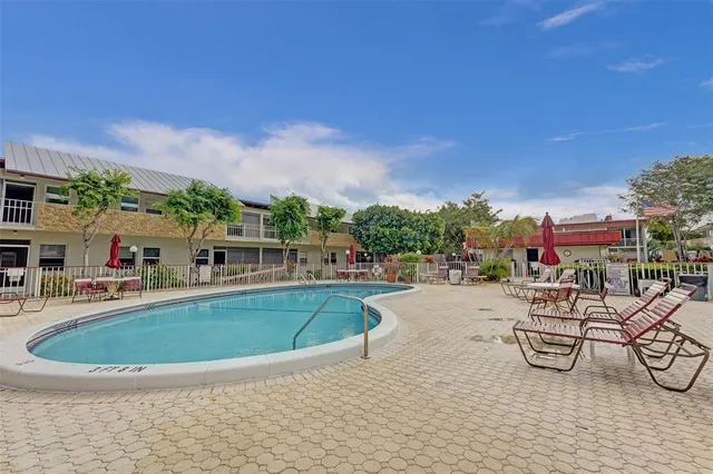 $249,900 | 860 Southeast 6th Avenue, Unit 402, Deerfield Beach, FL 33441