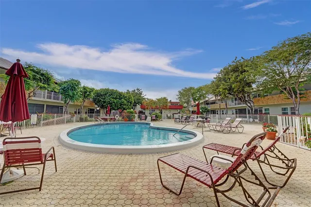 $249,900 | 860 Southeast 6th Avenue, Unit 402, Deerfield Beach, FL 33441