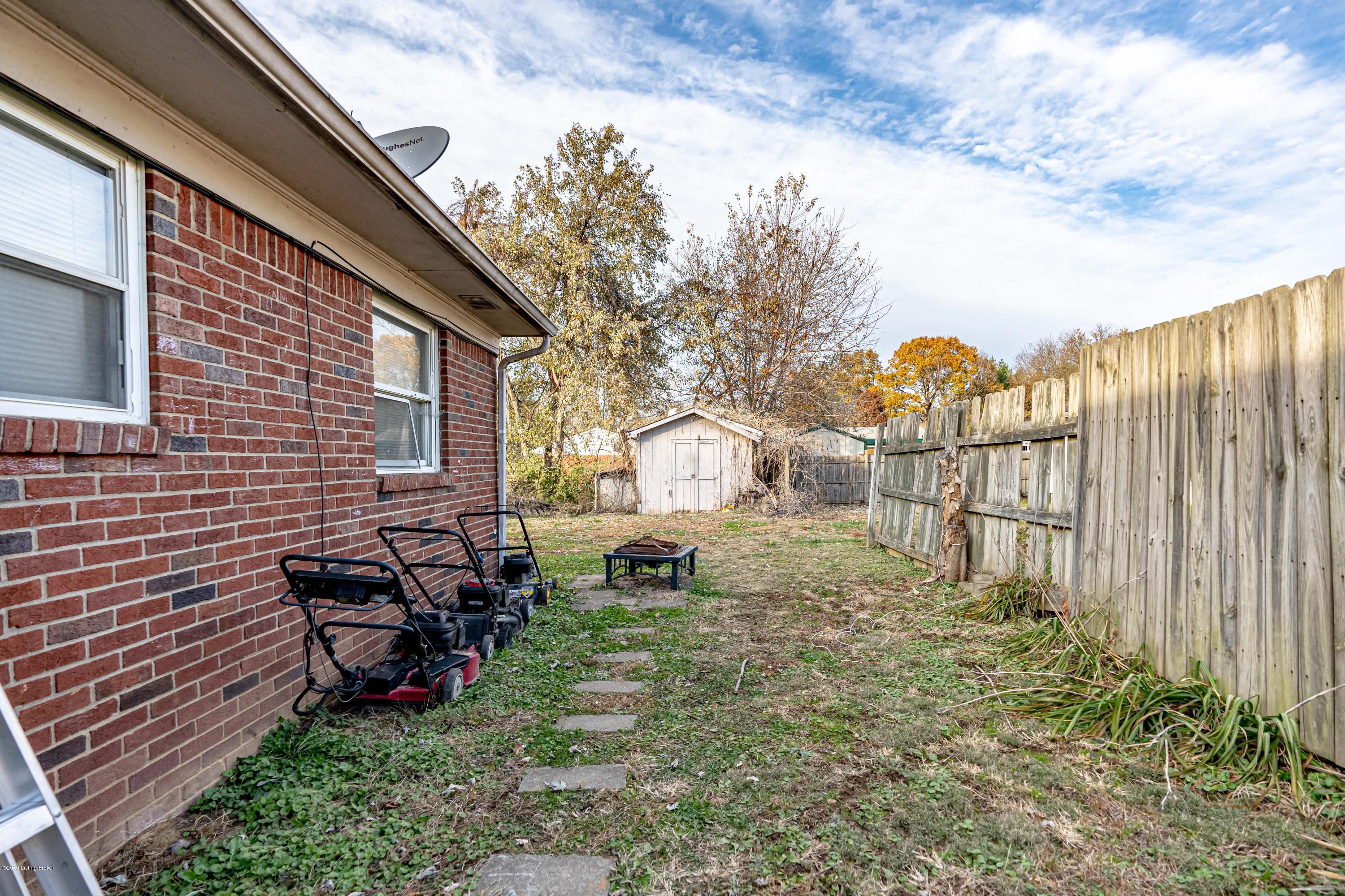 302 Mayflower Road Louisville, KY 40229 - Photo 23 of 33 DSC00057