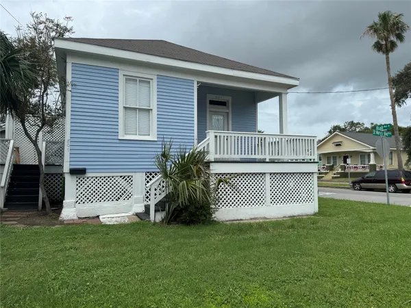 $1,400 | 801 8th Street, Galveston, TX 77550