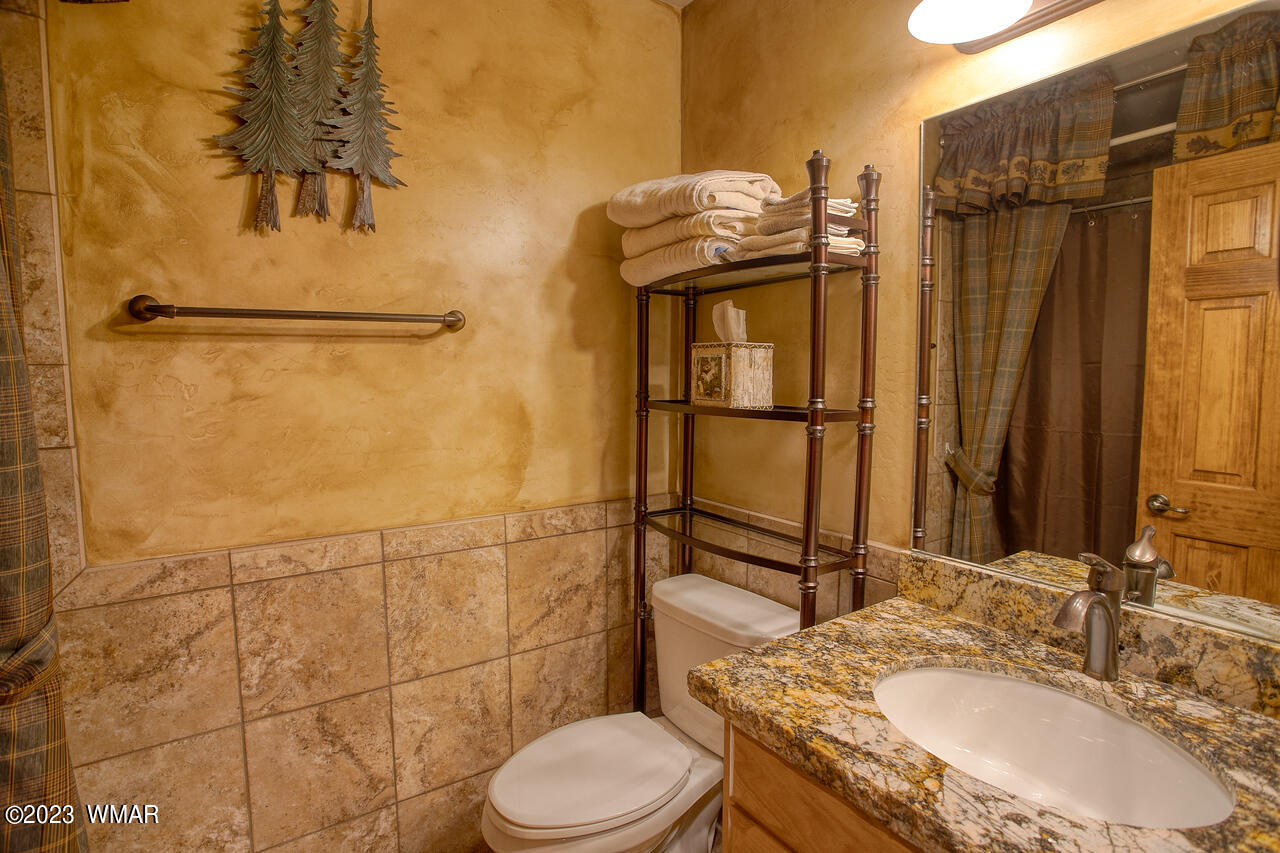 1911 North Bison Ridge Trail, Unit 10 Show Low, AZ 85901 - Photo 11 of 17 a bathroom with a sink toilet and shower