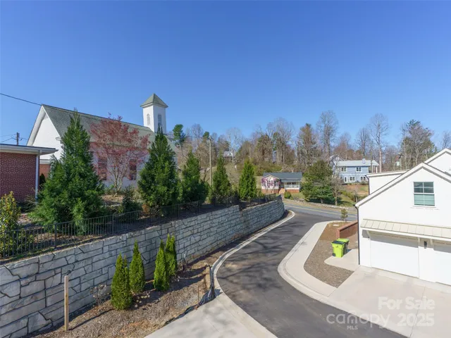 $595,000 | 43 Skyvue Court, Unit F, Saluda, NC 28773