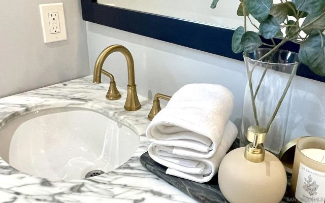 a close view of light fixtures