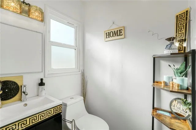 $1,290,000 | 7663 Shadyglade Avenue, North Hollywood, CA 91605