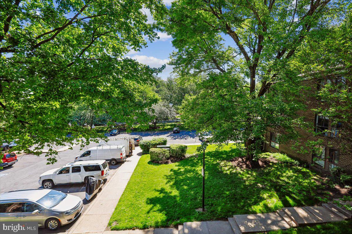 17804 Buehler Road, Unit 3D3 Olney, MD 20832 - Photo 22 of 32 a view of yard and deck