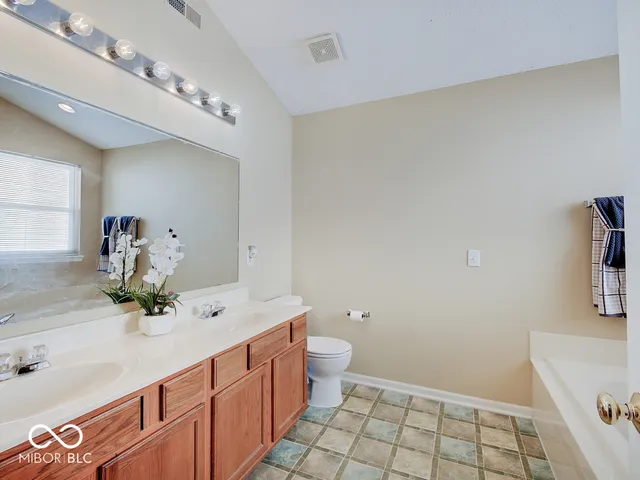 $365,000 | 1637 Walpole Lane, Indianapolis, IN 46231