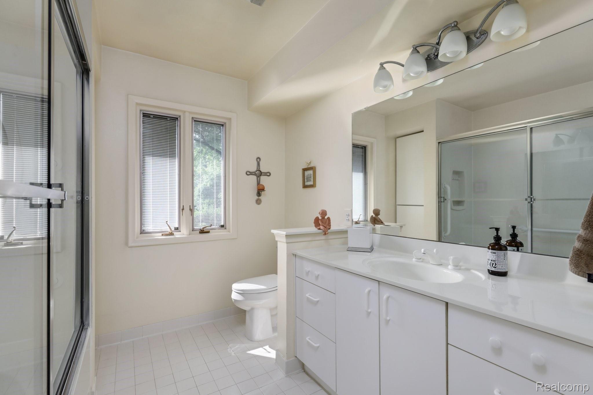 1739 Seever Circle Rochester, MI 48309 - Photo 21 of 34 14-web-or-mls-1739 Seever Circle Rochester Hills0014.jpg
