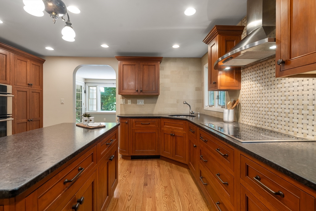74 Oregon Road Ashland, MA 01721 - Photo 5 of 37