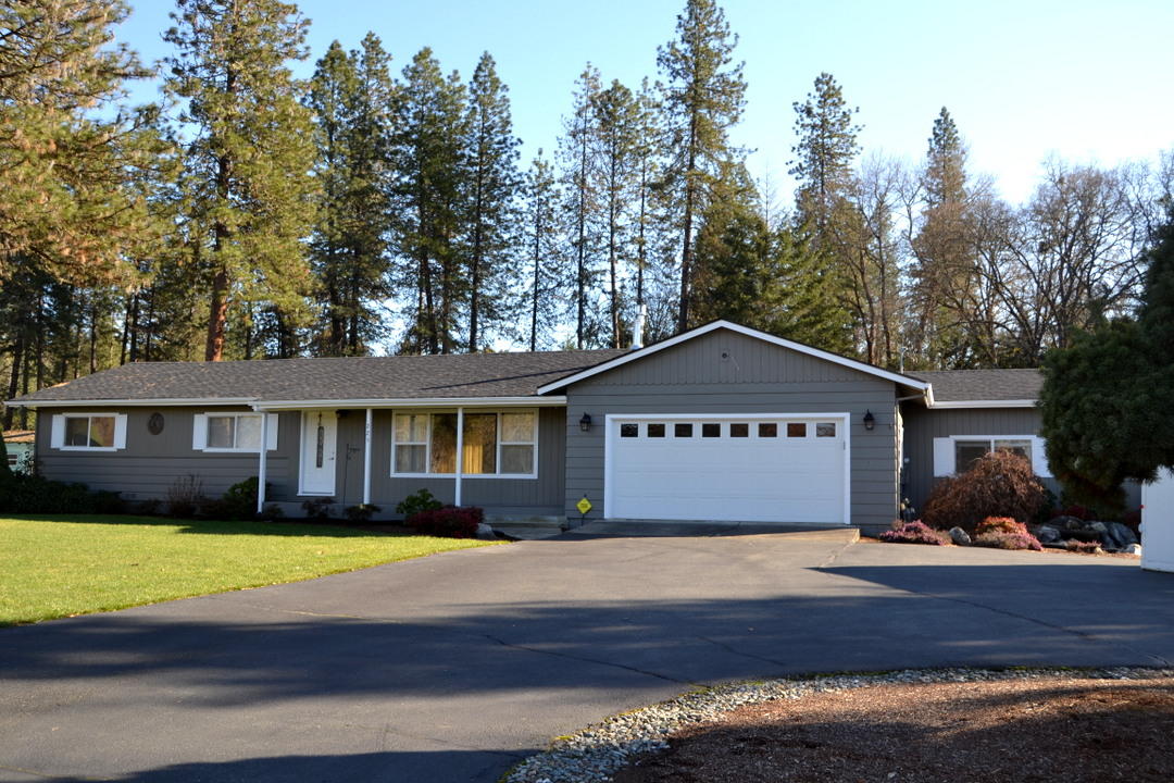 225 Espey Road Grants Pass, OR 97527 - Photo 1 of 28 Front