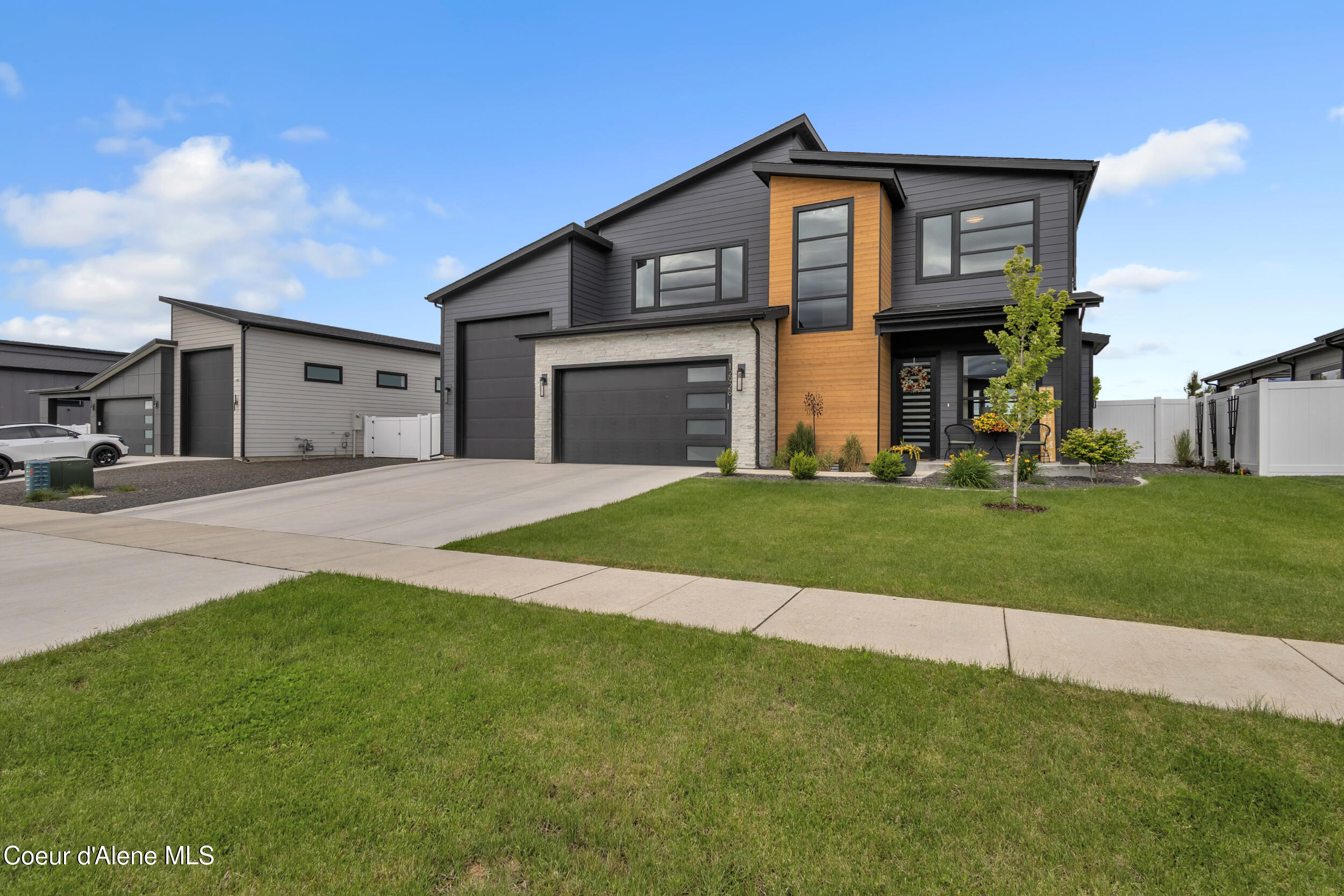 12928 North Krauss Circle Rathdrum, ID 83858 - Photo 3 of 49 3. Front