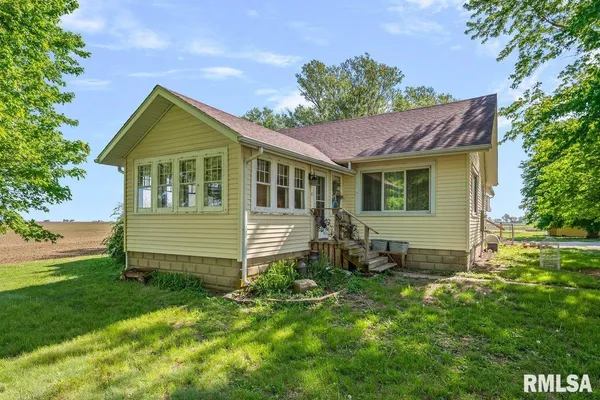 $239,900 | 2034 North 1800 East Road, Stonington, IL 62567
