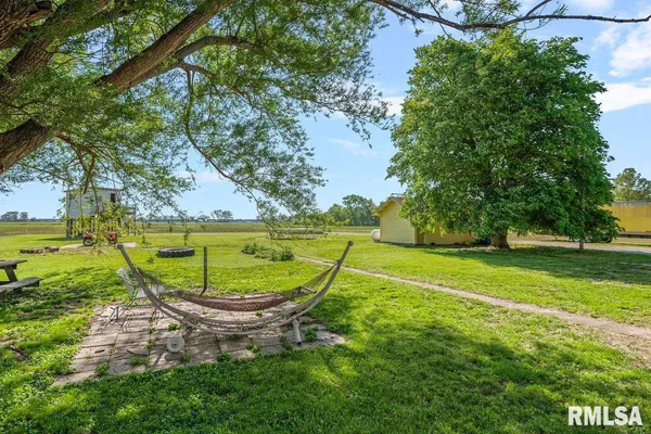 $239,900 | 2034 North 1800 East Road, Stonington, IL 62567