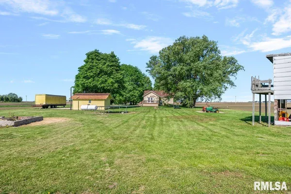 $239,900 | 2034 North 1800 East Road, Stonington, IL 62567