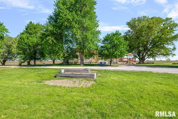 $239,900 | 2034 North 1800 East Road, Stonington, IL 62567