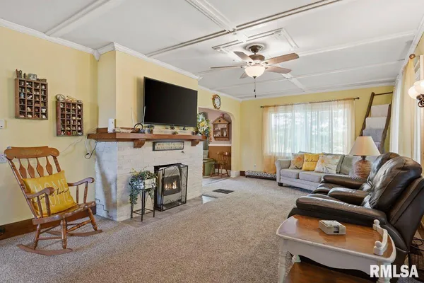 $239,900 | 2034 North 1800 East Road, Stonington, IL 62567