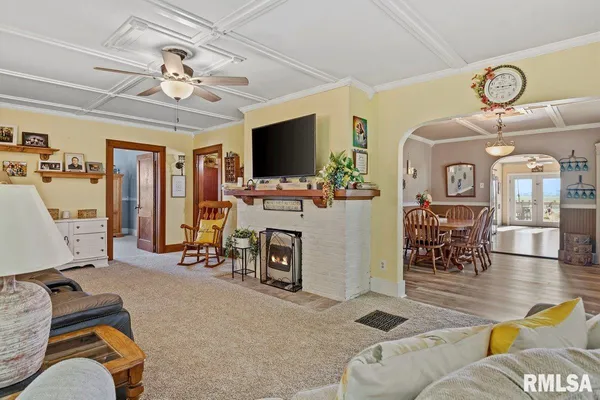 $239,900 | 2034 North 1800 East Road, Stonington, IL 62567
