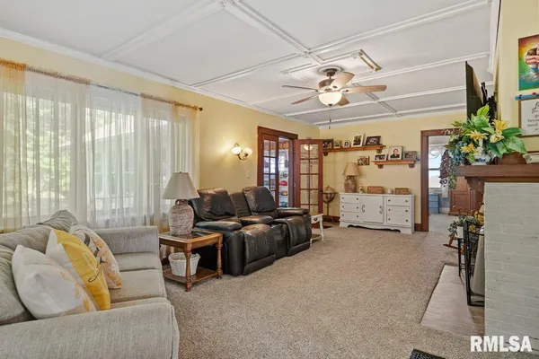 $239,900 | 2034 North 1800 East Road, Stonington, IL 62567