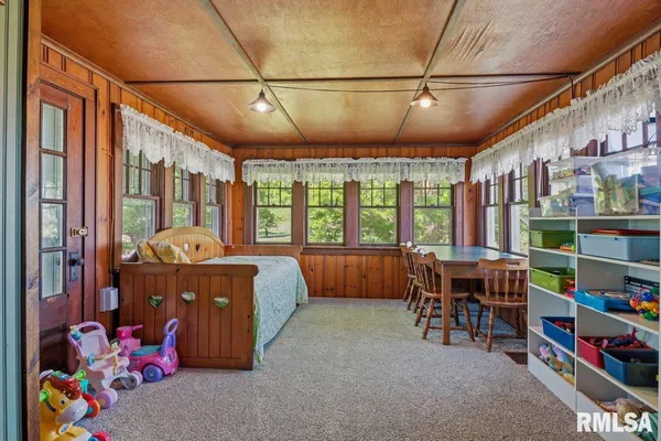 $239,900 | 2034 North 1800 East Road, Stonington, IL 62567