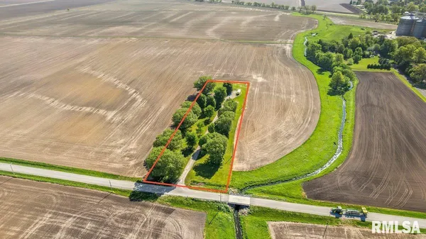 $239,900 | 2034 North 1800 East Road, Stonington, IL 62567
