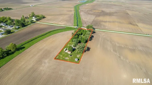 $239,900 | 2034 North 1800 East Road, Stonington, IL 62567