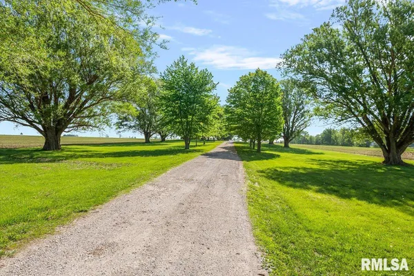 $239,900 | 2034 North 1800 East Road, Stonington, IL 62567