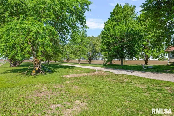 $239,900 | 2034 North 1800 East Road, Stonington, IL 62567