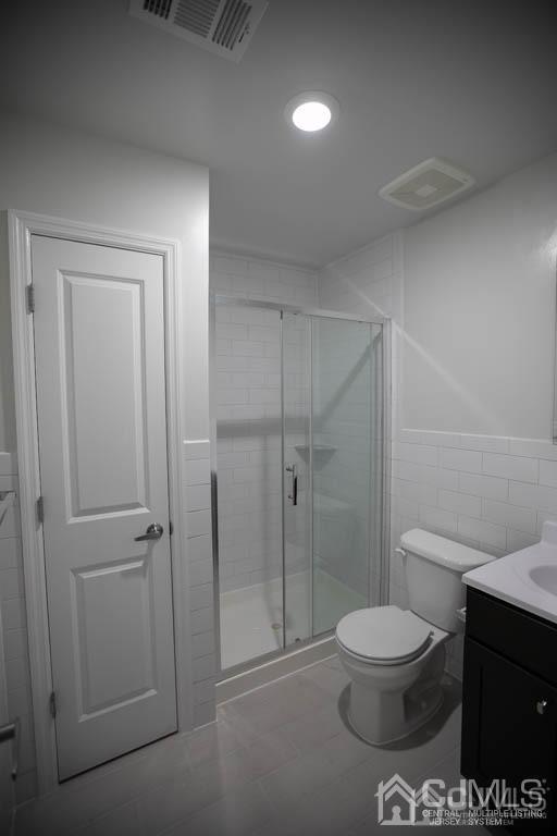3301 Hana Road Edison, NJ 08817 - Photo 35 of 39 a bathroom with a toilet a sink and shower