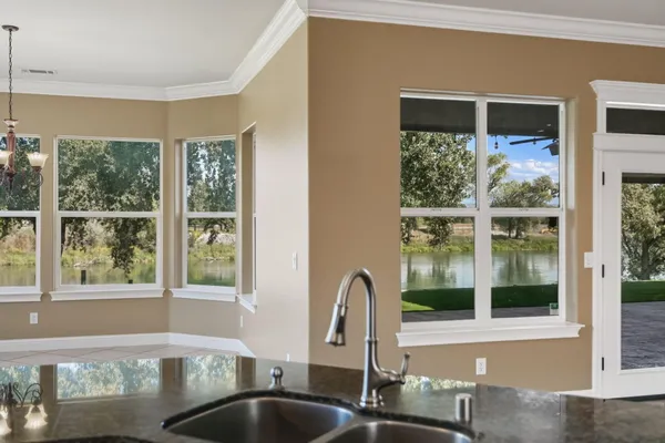 $925,000 | 22894 Blue Jay Lane, Anderson, CA 96007