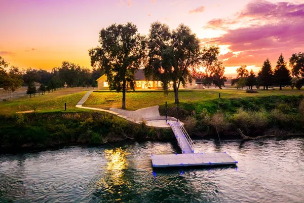 $925,000 | 22894 Blue Jay Lane, Anderson, CA 96007