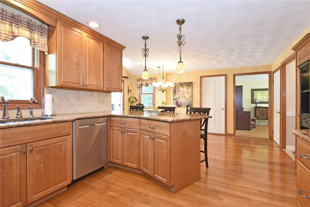 136 Spring Road North Kingstown, RI 02852 - Photo 10 of 35 Gallery Image 10