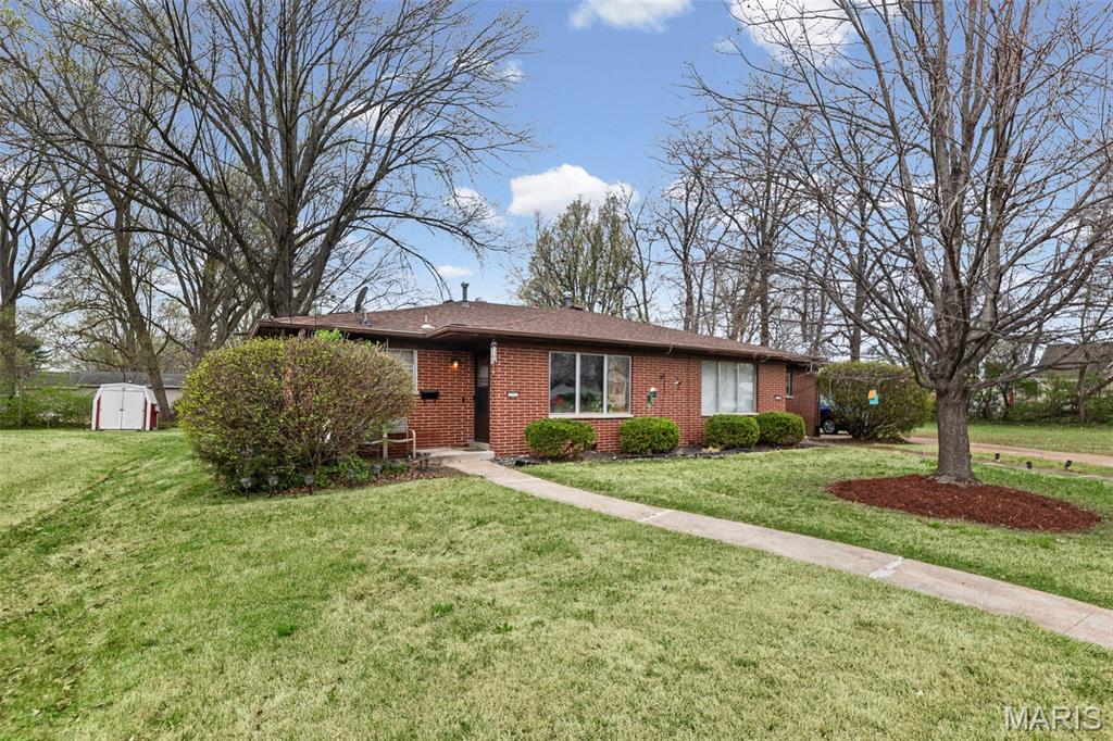 717 Royal Heights Road Belleville, IL 62226 - Photo 2 of 5