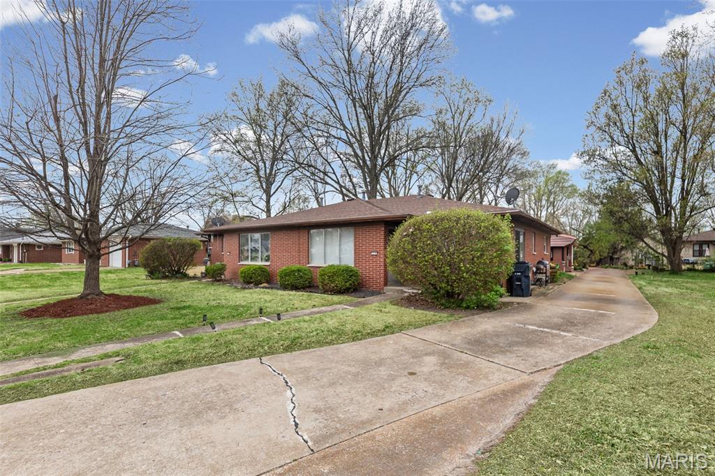 717 Royal Heights Road Belleville, IL 62226 - Photo 3 of 5