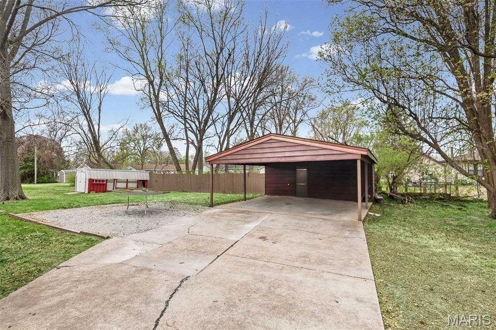 717 Royal Heights Road Belleville, IL 62226 - Photo 4 of 5