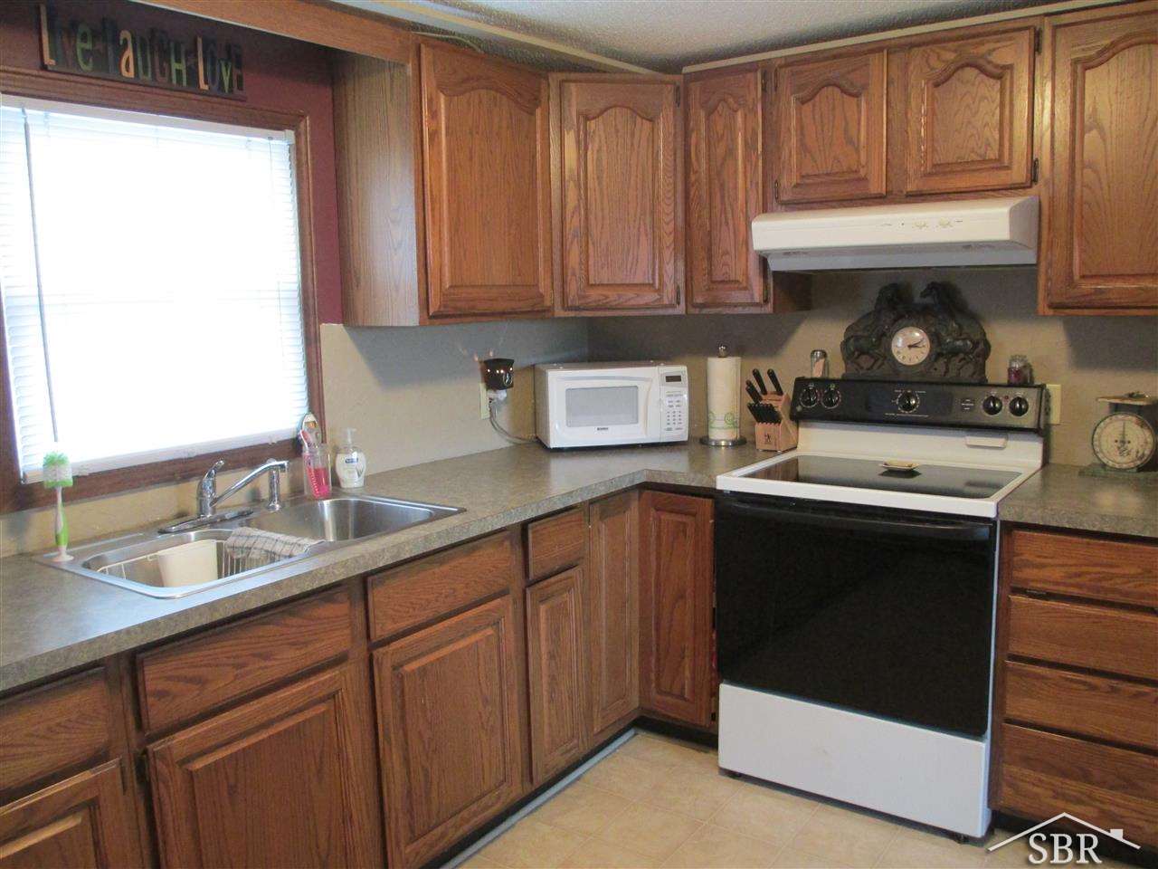 6025 South Merrill Road Merrill, MI 48637 - Photo 5 of 10 31191789-4.JPG