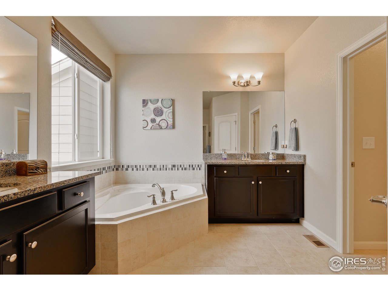 890 Wagon Bend Road Berthoud, CO 80513 - Photo 13 of 40 5-Piece Master Bathroom