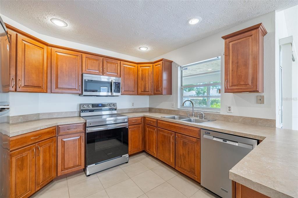 1426 Buckner Road Valrico, FL 33596 - Photo 13 of 42