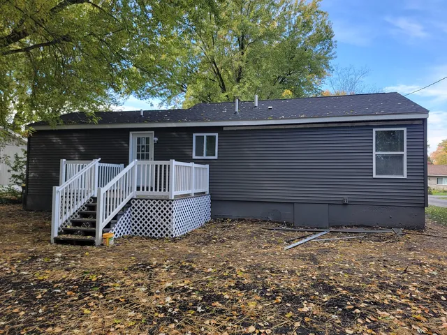 a view of a house with a yard and garage