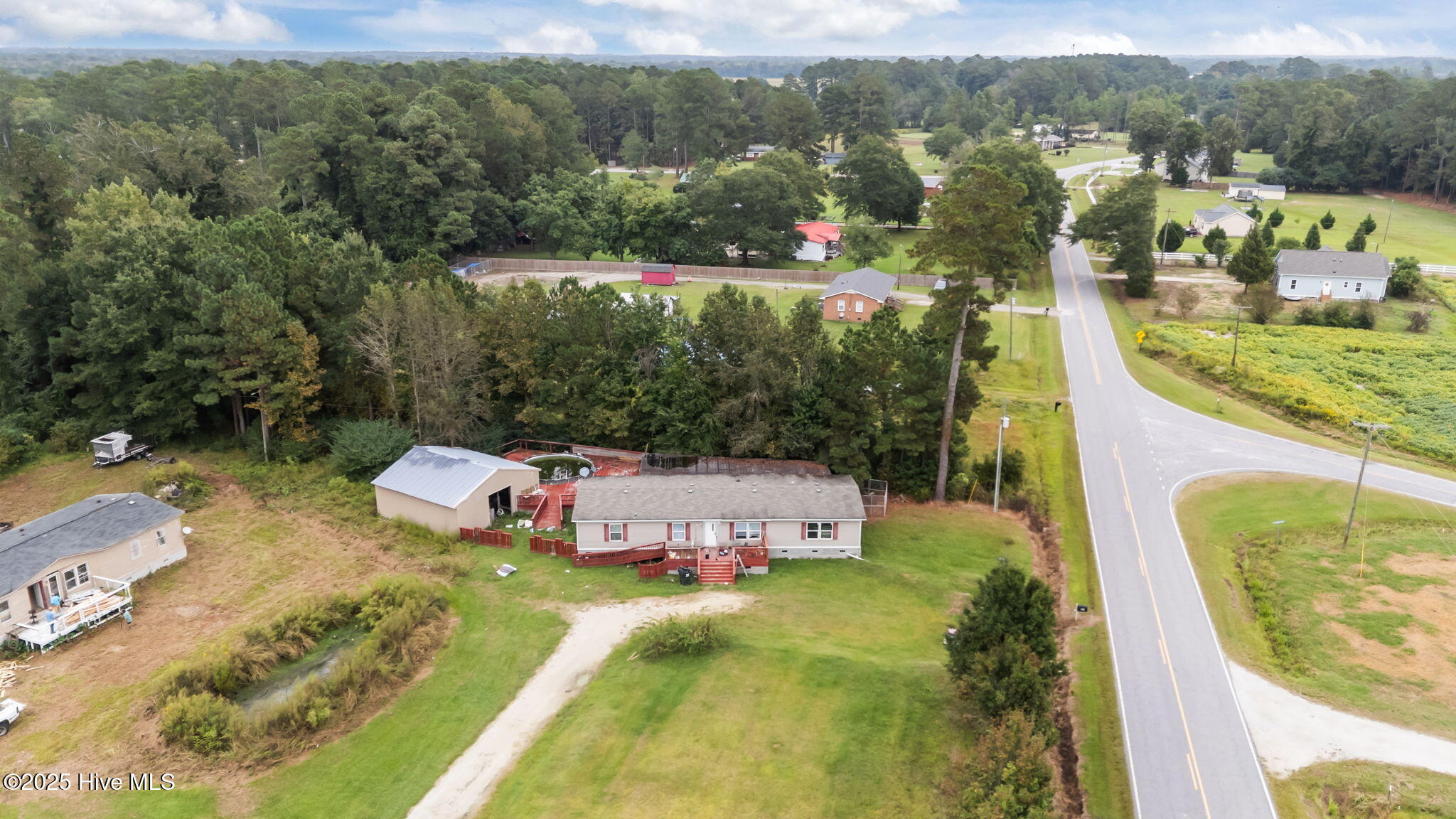 462 Greentown Road Trenton, NC 28585 - Photo 2 of 44 36-web-or-mls-DJI_20250929132803_0001_D