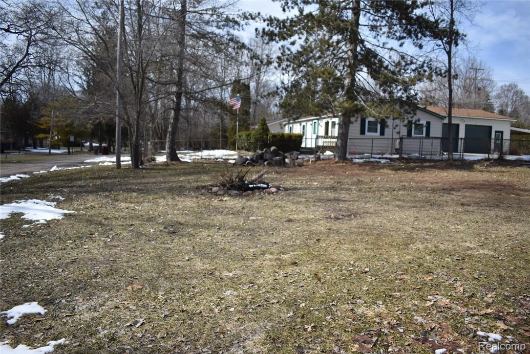 9802 Winston Road Pinckney, MI 48169 - Photo 26 of 33 30 YARD ACROSS STREET 2.JPG