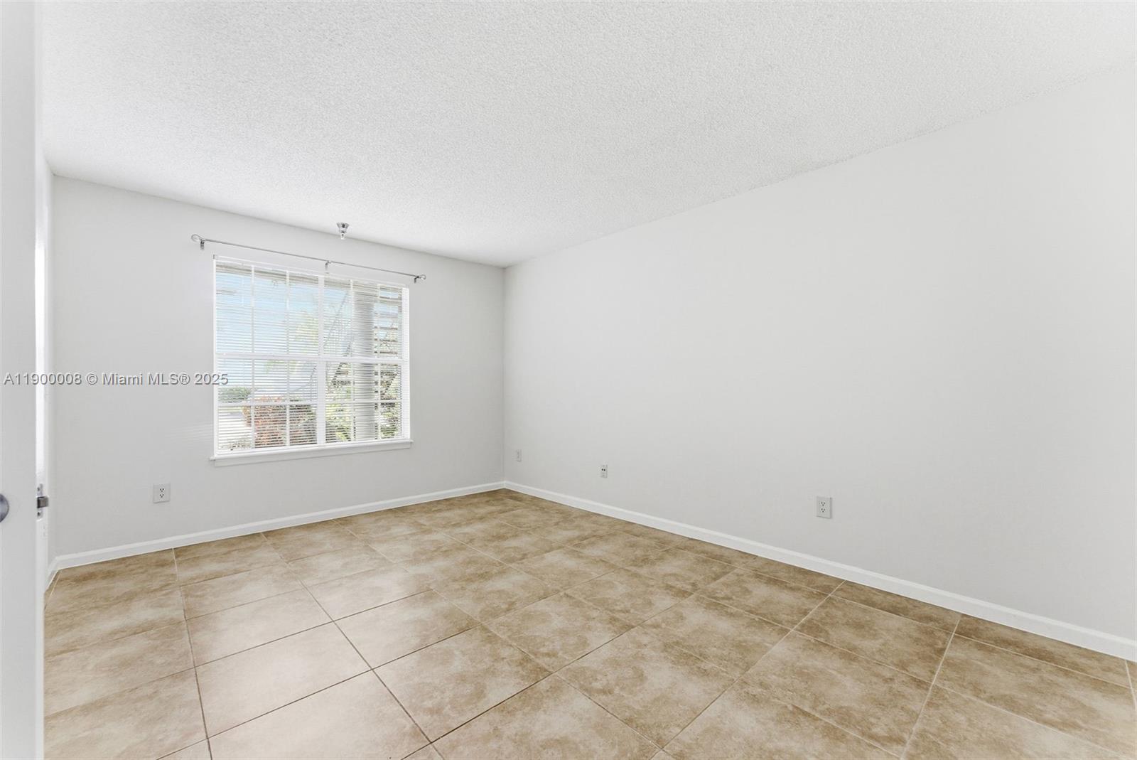 1000 Crystal Way, Unit E Delray Beach, FL 33444 - Photo 12 of 16 an empty room with windows