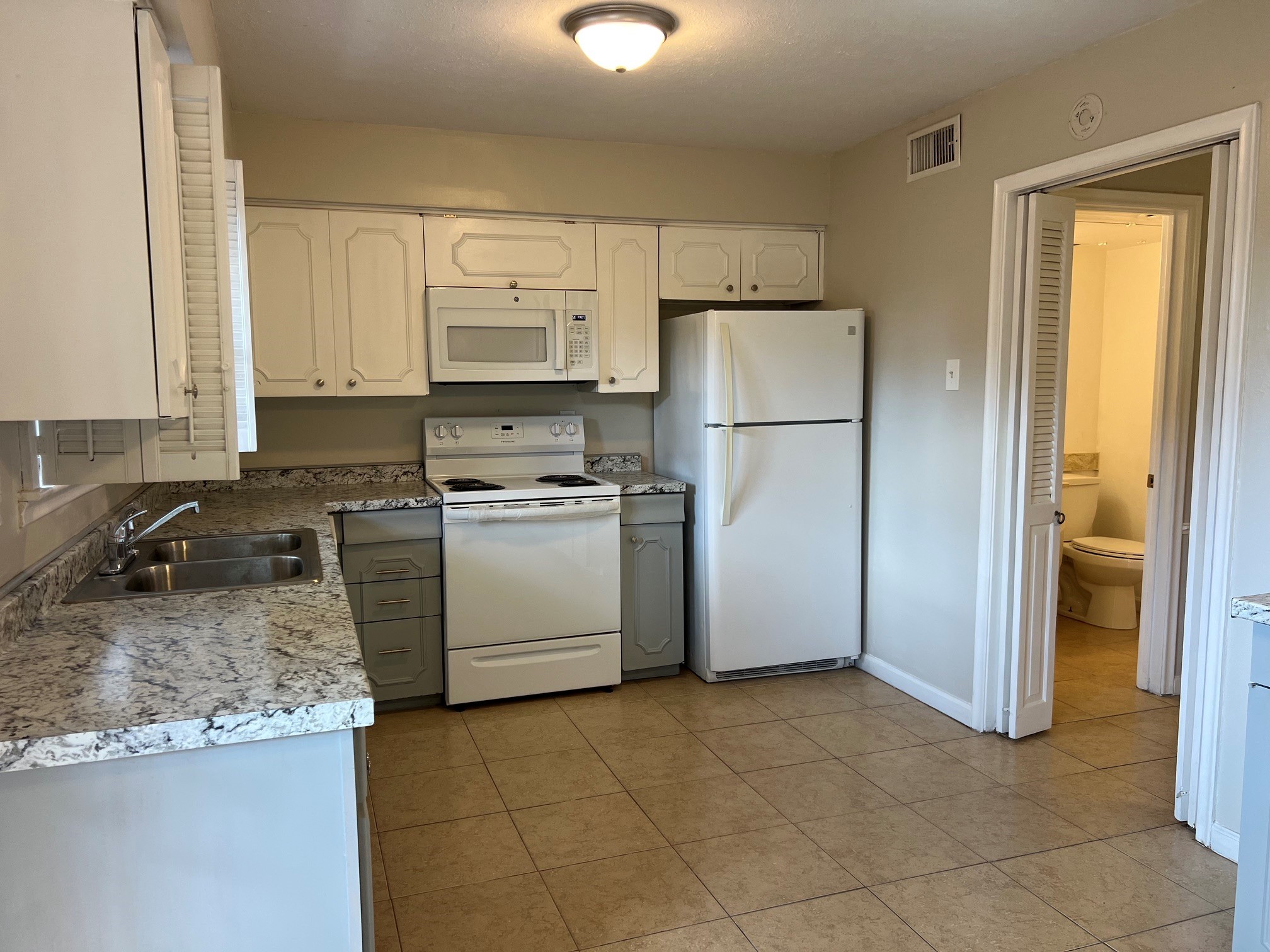 7600 Burgoyne Road, Unit 156 Houston, TX 77063 - Photo 7 of 22 Gallery Image 7