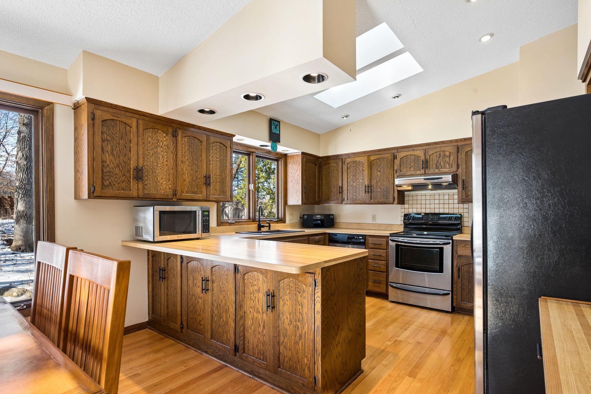 5210 Shady Lane Excelsior, MN 55331 - Photo 8 of 47