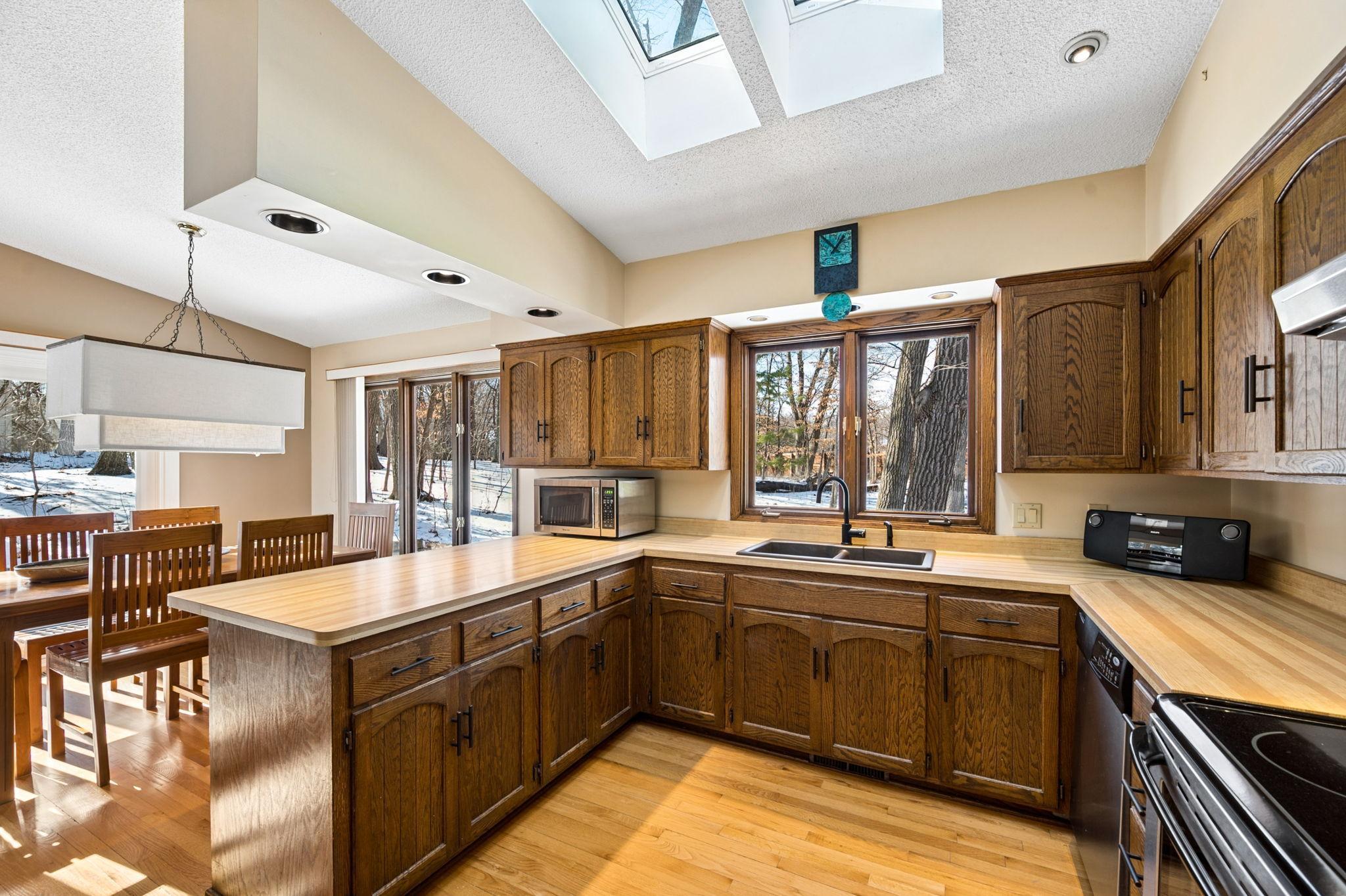 5210 Shady Lane Excelsior, MN 55331 - Photo 9 of 47