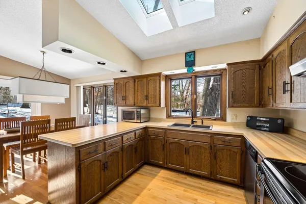 $549,900 | 5210 Shady Lane, Excelsior, MN 55331