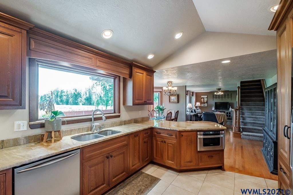 1732 Belmont Loop Southwest Albany, OR 97321 - Photo 10 of 41