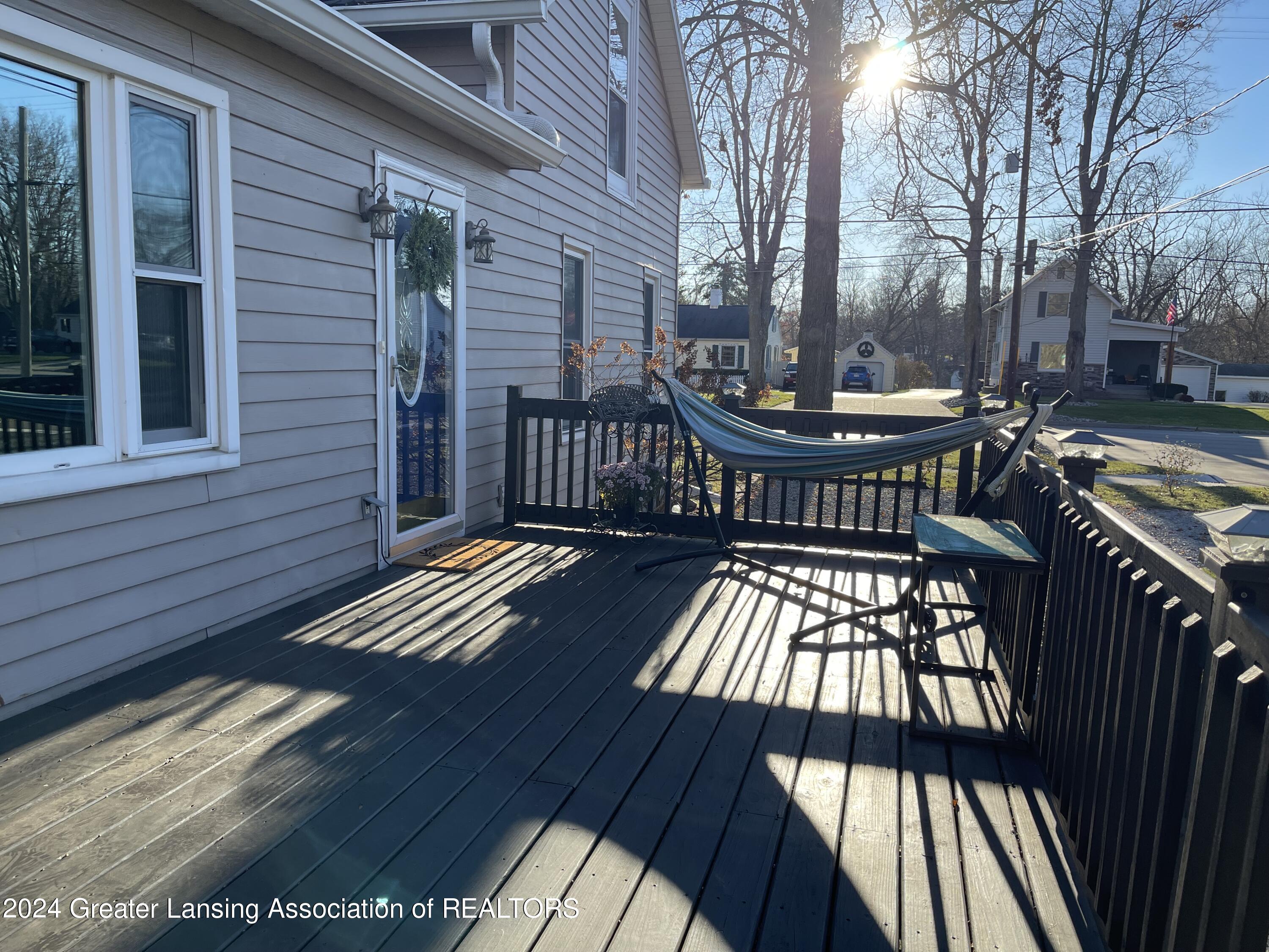 207 East Washington Street Dimondale, MI 48821 - Photo 31 of 41 Deck