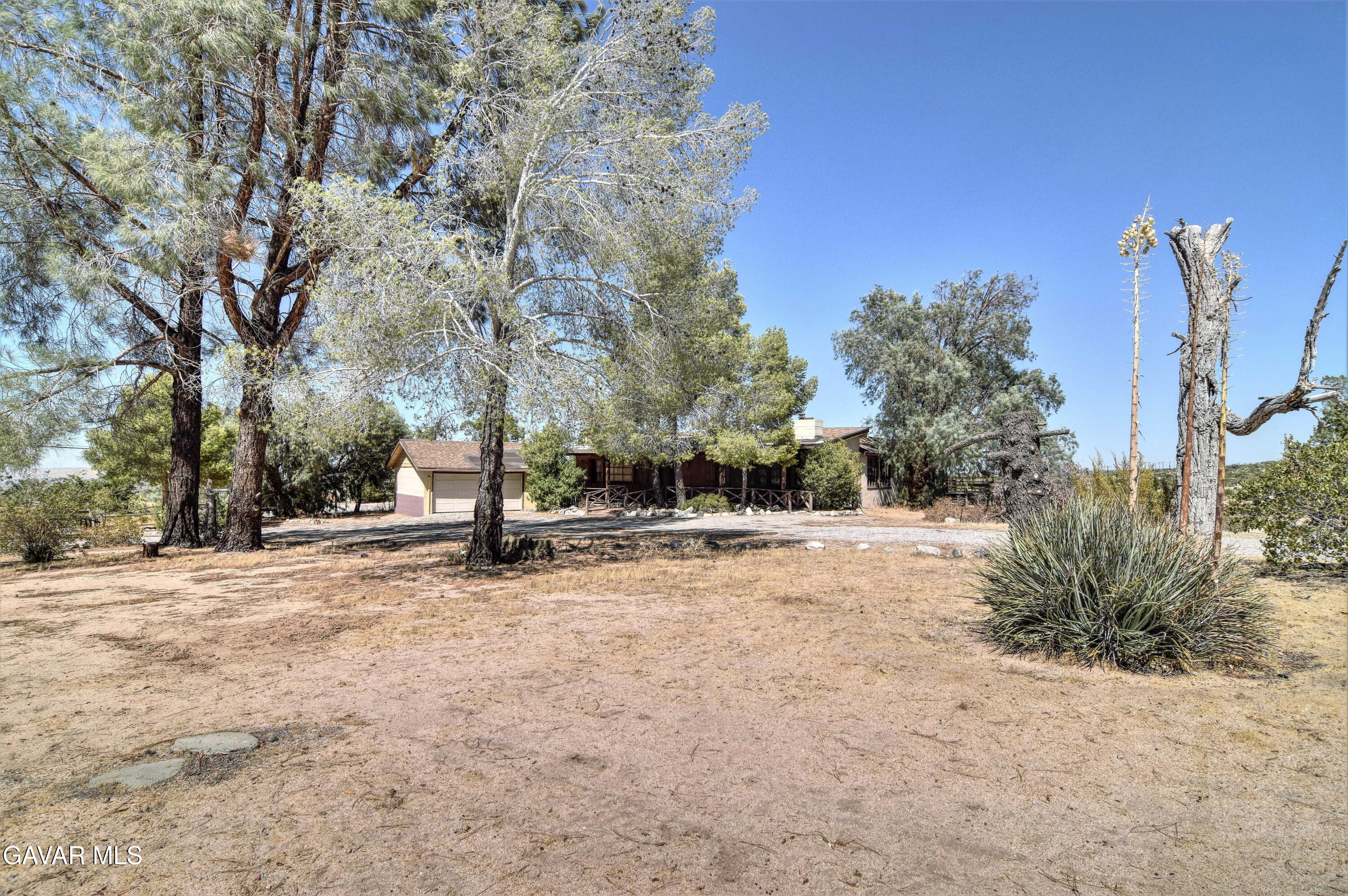 32758 Longview Road Pearblossom, CA 93553 - Photo 16 of 50 002