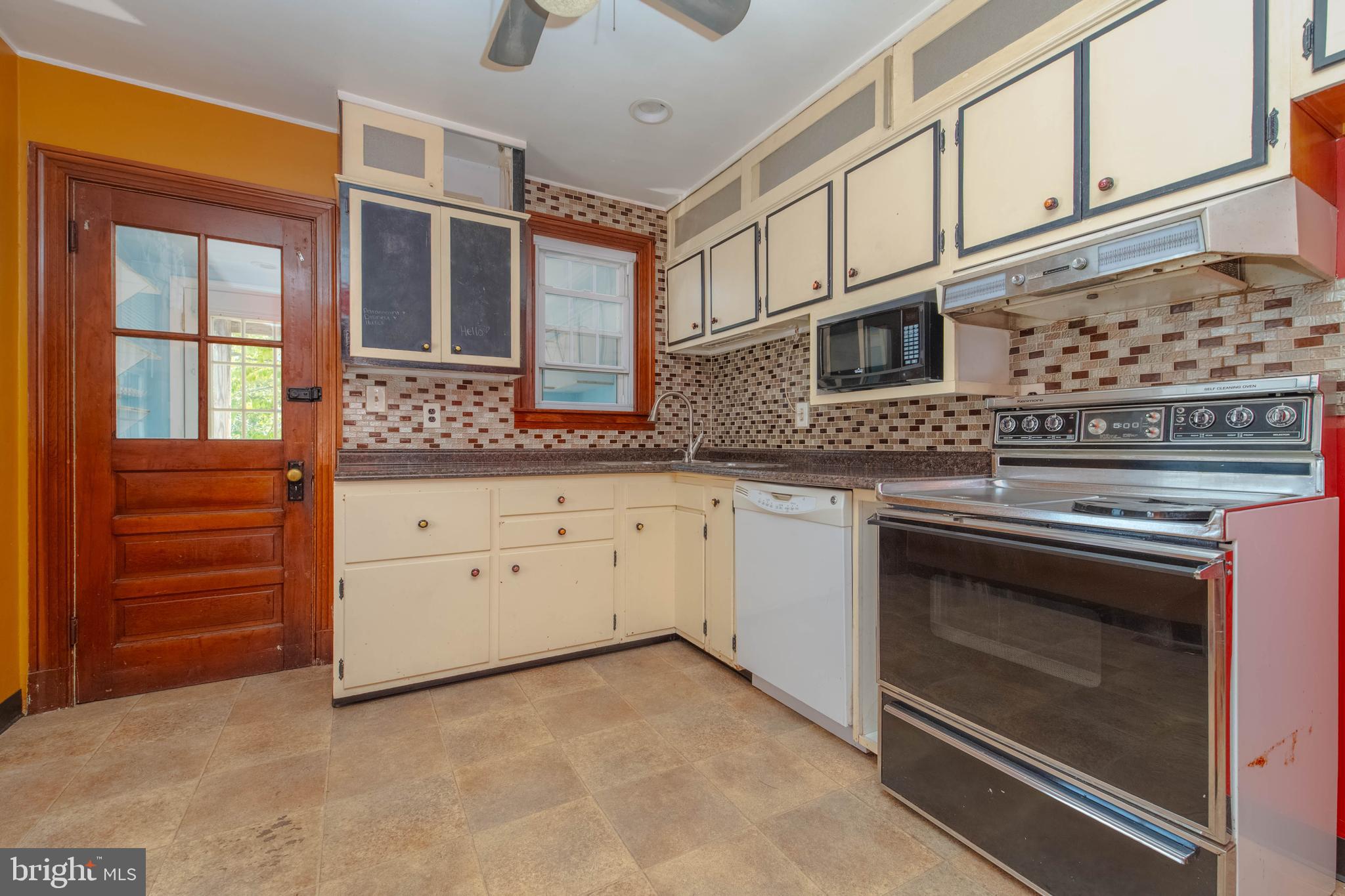 18 Avenal Road Baltimore, MD 21221 - Photo 8 of 21 Kitchen