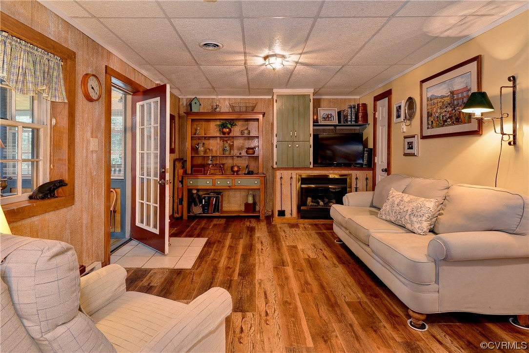 7317 Creighton Road Mechanicsville, VA 23111 - Photo 27 of 46 a living room with furniture and a flat screen tv